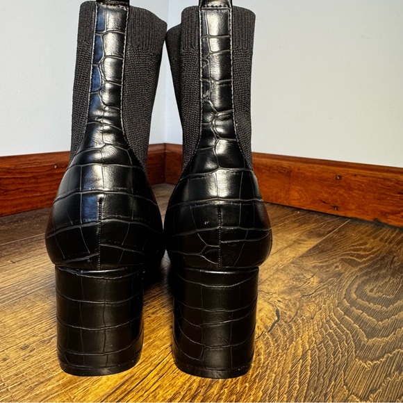 Jane and the Shoe Black Knit and Snake Print Ankle Boots (8.5) - Picture 3 of 7